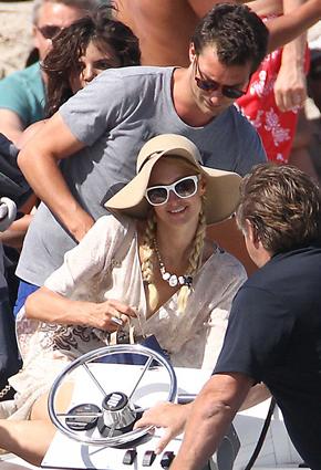 باريس هيلتون في إجازة مع فريديريك حبيبها الجديد 